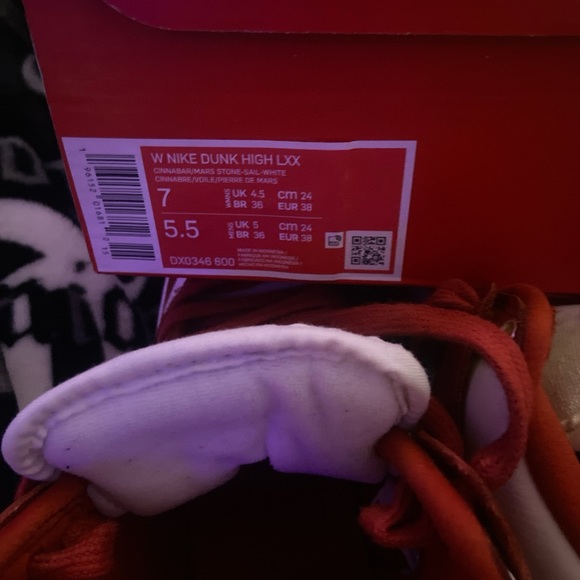 Women's 7 Men 5.5 Nike Dunk High "Cinnabar" In good condition Never worn. - Picture 6 of 6